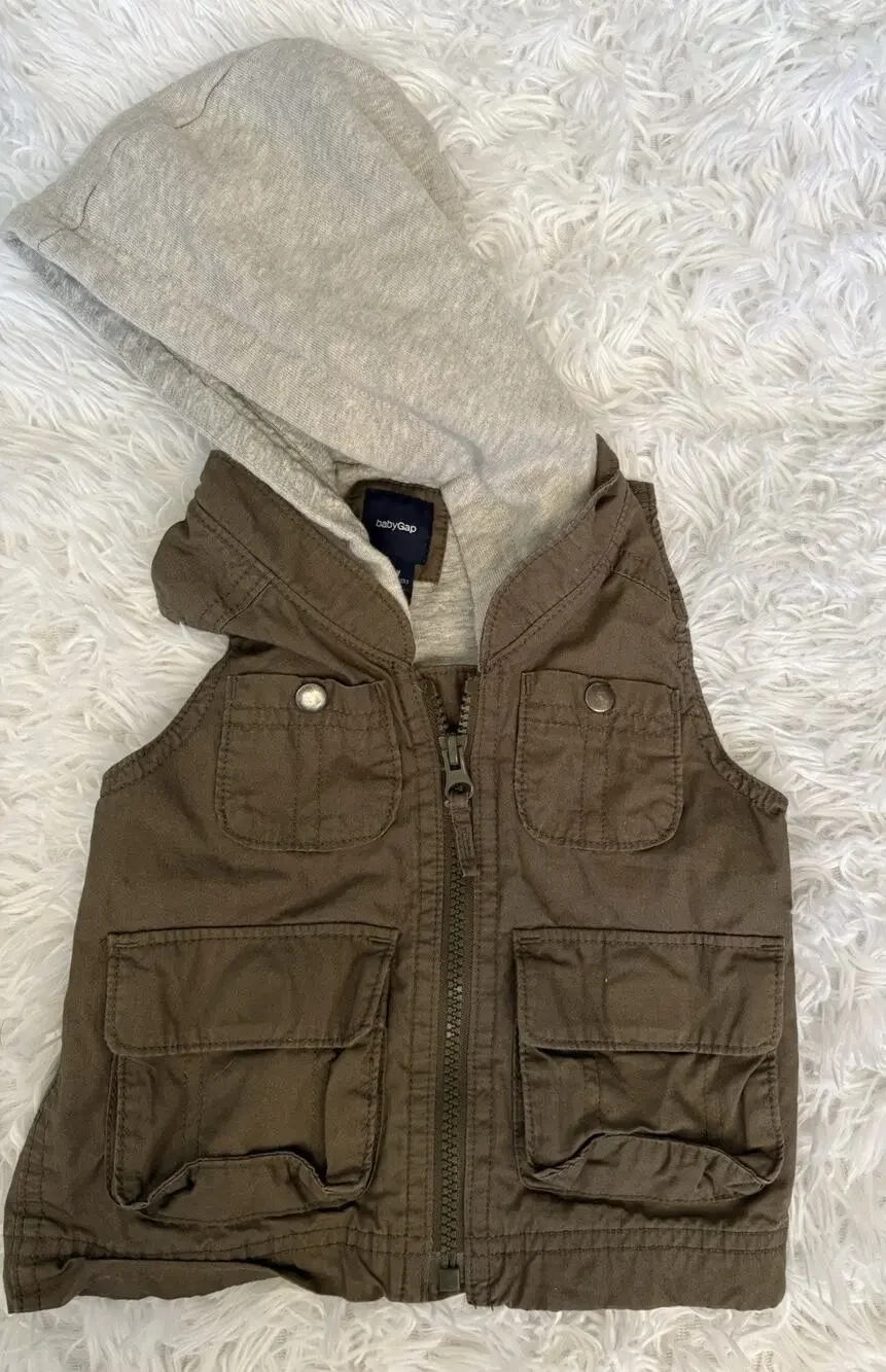 Baby Gap Sz. 18/24 Mo. Soft Hooded Cargo Pocket Vest. Cute, Comfortable